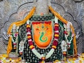 रक्षाबंधन पर खजराना गणेश को अर्पित की 40x40 इंच की भव्य राखी, वंदे मातरम् के 150 साल की दिखी झलक