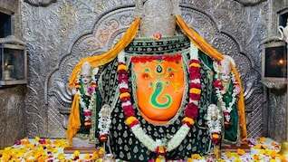 रक्षाबंधन पर खजराना गणेश को अर्पित की 40x40 इंच की भव्य राखी, वंदे मातरम् के 150 साल की दिखी झलक