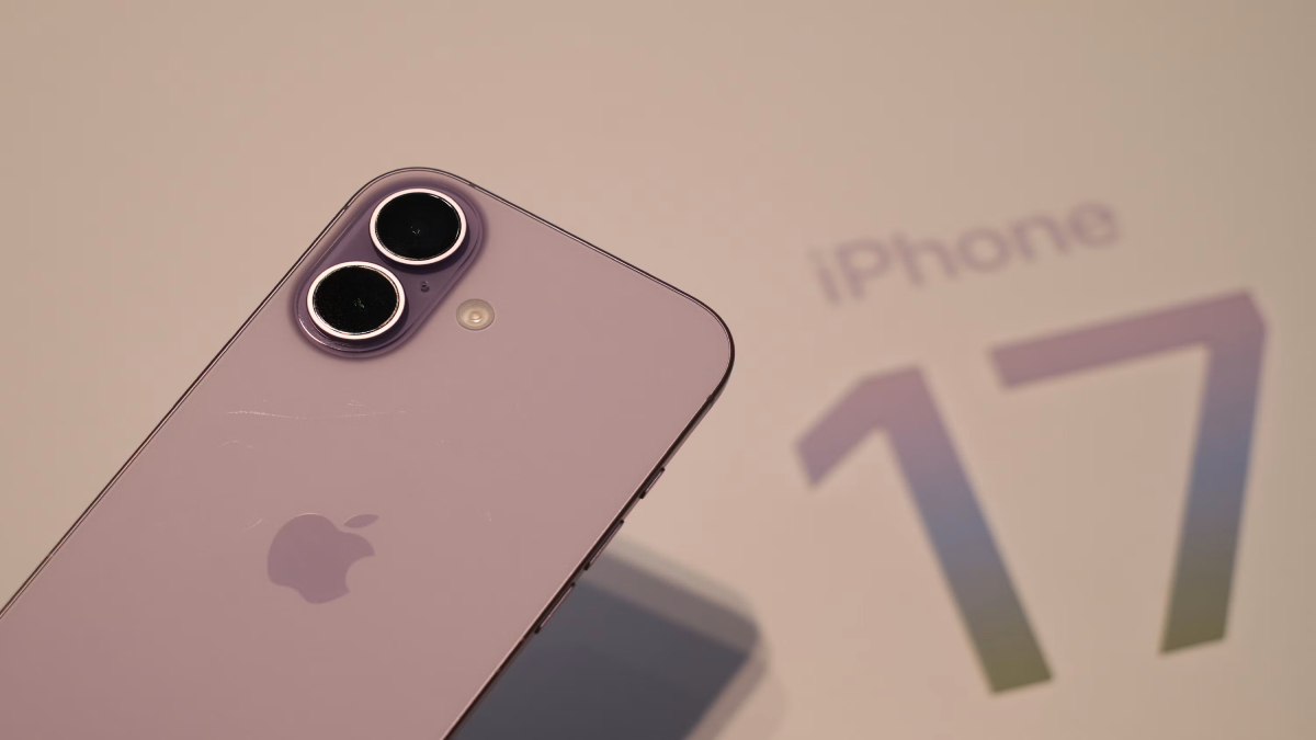 iPhone 17 दुनिया में सबसे ज्यादा बिकने वाला फोन, Samsung का Galaxy S26 Ultra रह गया इतना पीछे!