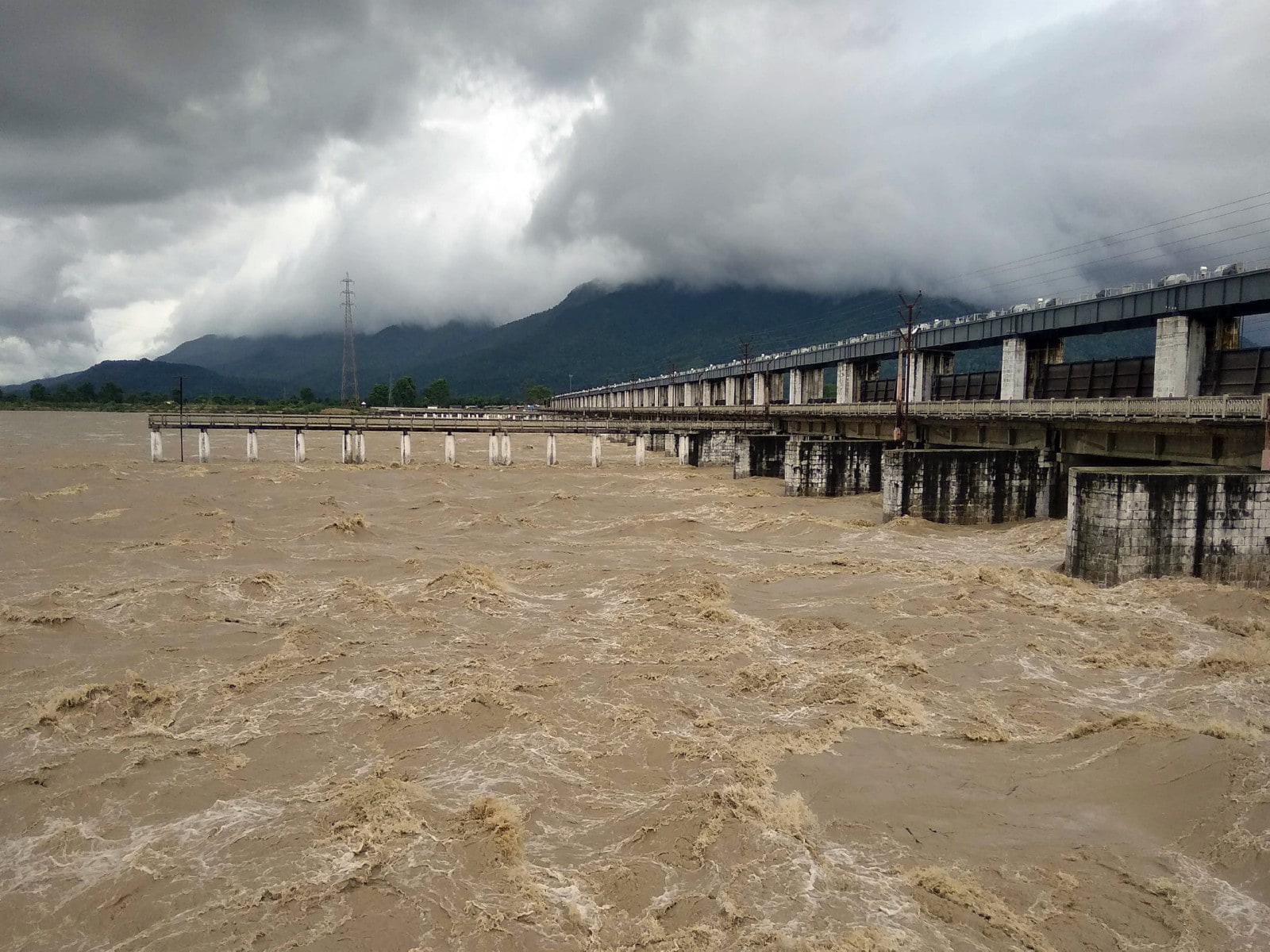 नेपाल में आई बाढ़ नेपाल में आई बाढ़