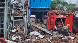 ग्रेटर नोएडा की कंपनी में लगी आग बुझाने के दौरान बड़ा हादसा, दीवार-बीम गिरने से दो दमकल कर्मियों की मौत