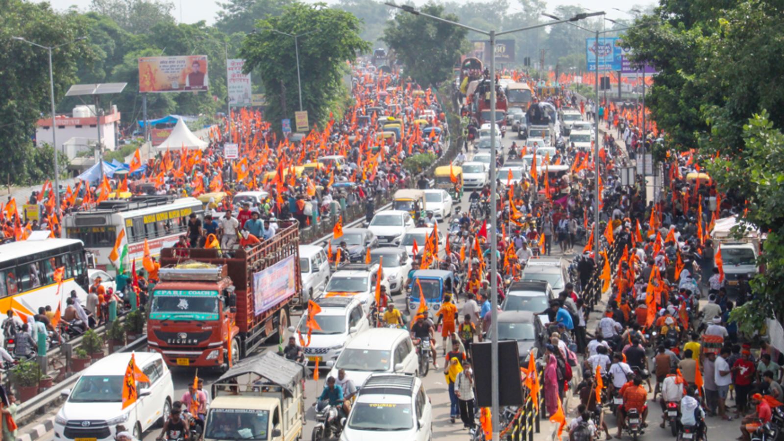 कांवड़ यात्रा के दौरान दिल्ली-यूपी में कहां कौन-कौन हाईवे और एक्सप्रेसवे है बंद या डायवर्ट, देखें पूरी लिस्ट