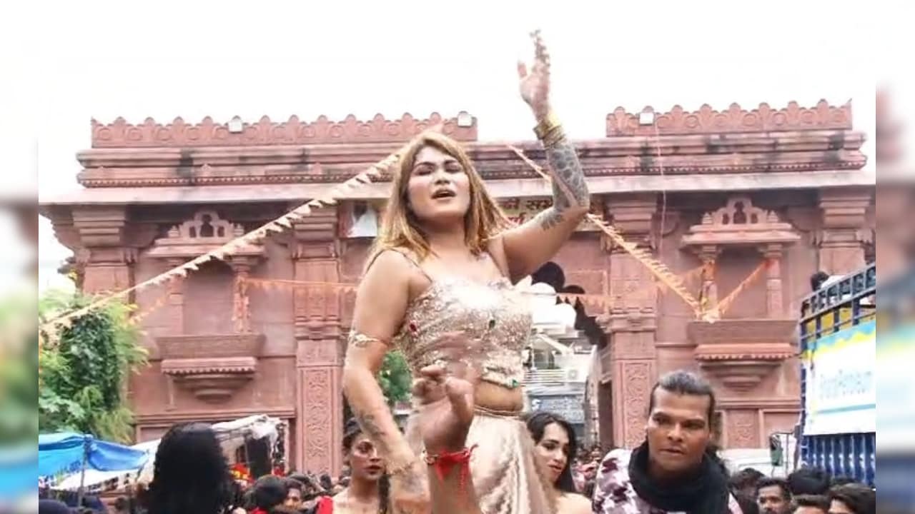 भोपाल में निकला किन्नरों का भव्य भुजरिया जुलूस, सज-धजकर पहुंचे हजारों किन्नर; देखने उमड़ा जनसैलाब