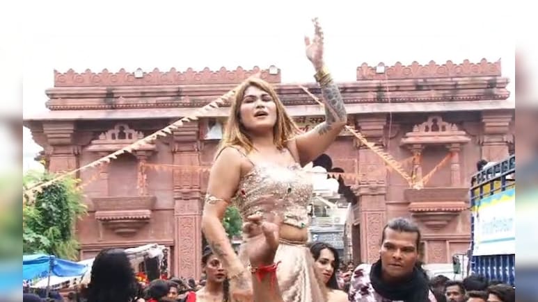 भोपाल में निकला किन्नरों का भव्य भुजरिया जुलूस, सज-धजकर पहुंचे हजारों किन्नर; देखने उमड़ा जनसैलाब