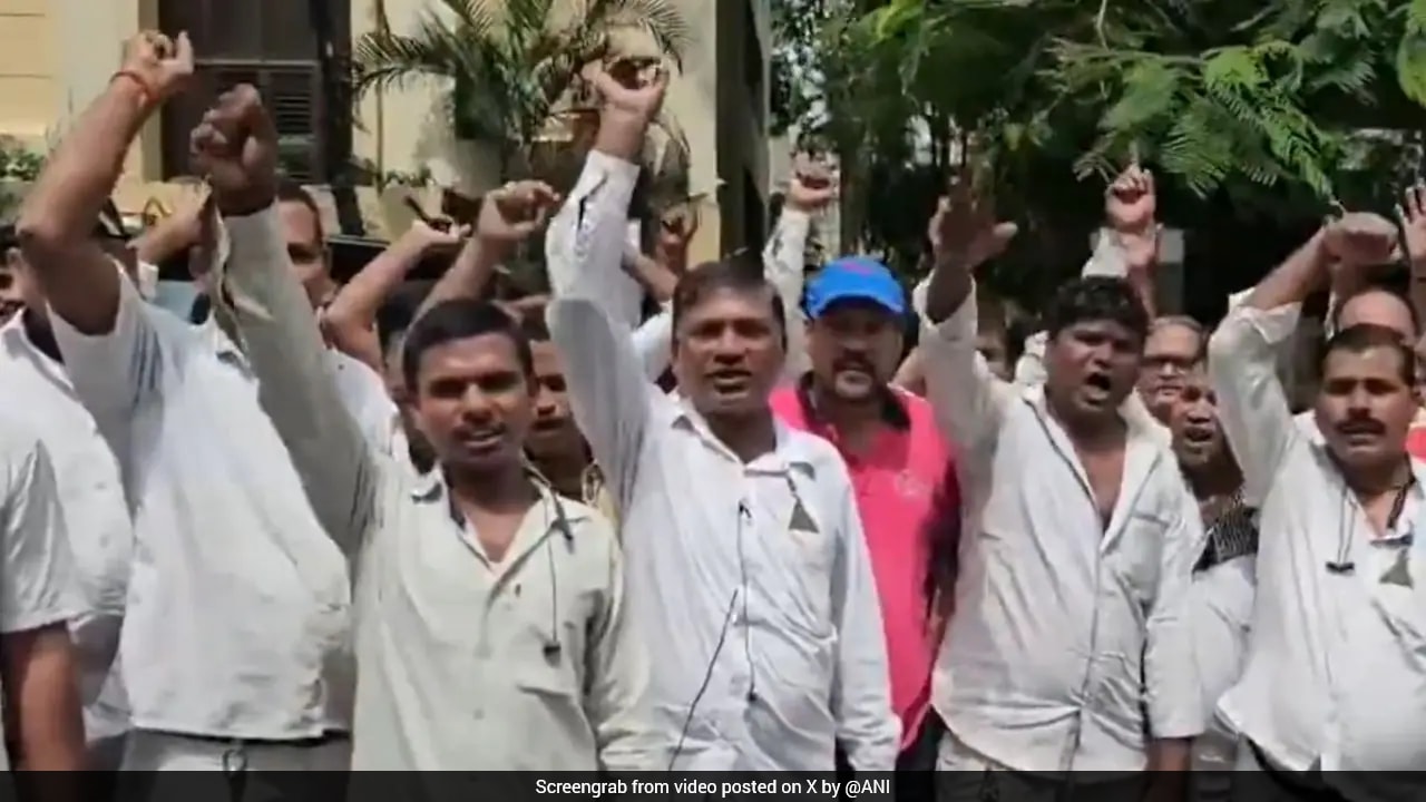 "Injustice": Auto-Rickshaw Drivers Protest In Mumbai Over Marathi Mandate