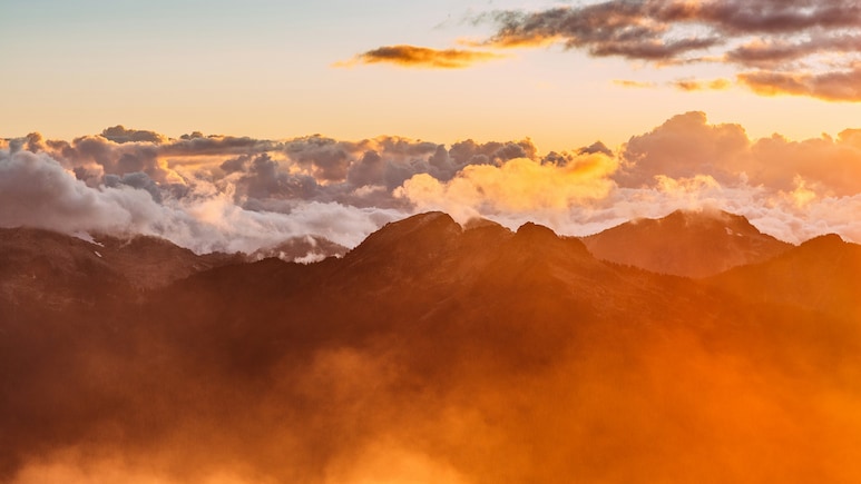 He Spent A Month On China's Laojun Mountain Watching The Clouds. It Earned Him Rs 8.5 Lakh