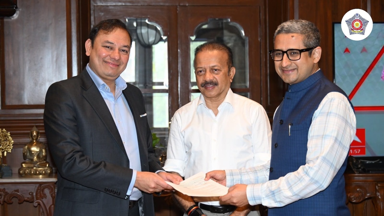 Adani Foundation Contributes Rs 15 Crore For 100 New Mumbai Police Cars
