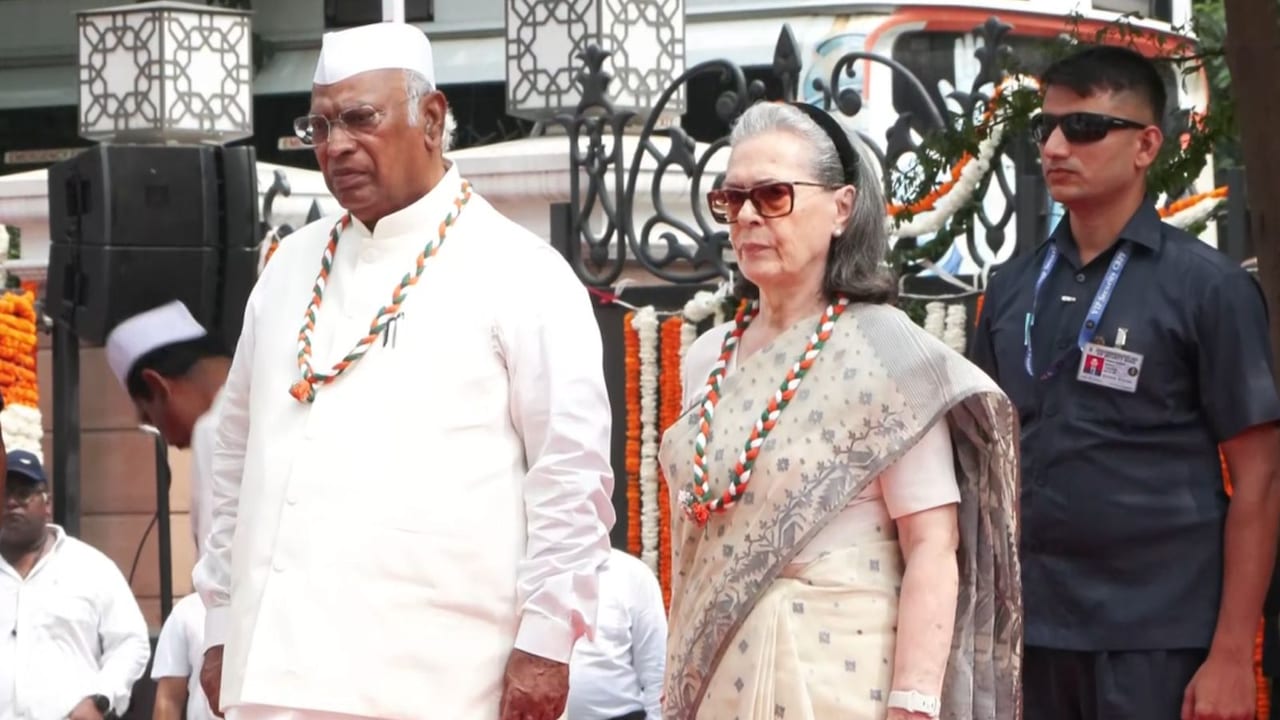 BJP Claims Sonia Gandhi Tried To Stop Singing Of Vande Mataram, Congress Denies