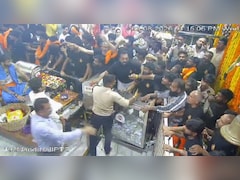 महाकाल मंदिर में सुरक्षा व्यवस्था से छेड़छाड़, बैरिकेडिंग तोड़ गर्भगृह में घुसने की कोशिश; सुरक्षा कर्मियों से मारपीट
