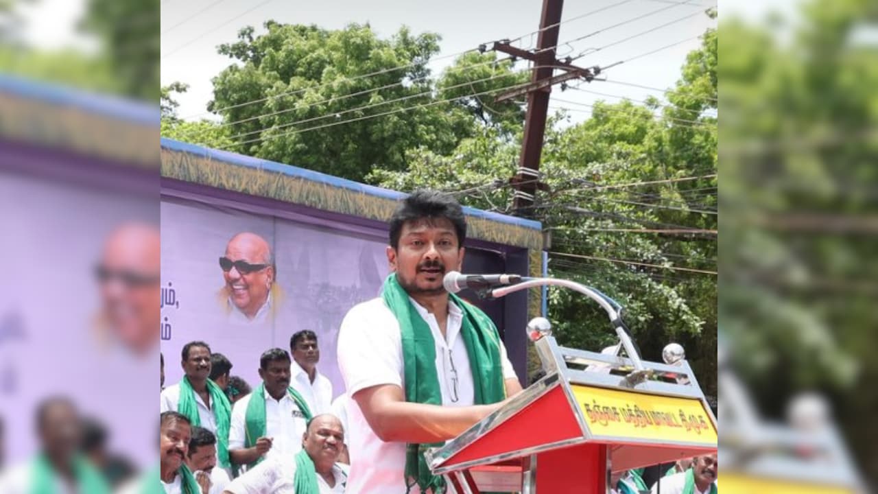 Udhayanidhi Stalin's Arrest: DMK Workers Throw Slippers At Police, Burn Effigy - Watch