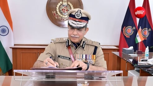 IPS सतीश गोलचा अब होम गार्ड्स DG, द&zwj;िल्&zwj;ली कम&zwj;िश्&zwj;नर पद से अचानक क्&zwj;यों  हटाए गए थे?
