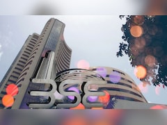 Share Market: शेयर मार्केट में सुस्‍ती, सेंसेक्‍ट और निफ्टी में गिरावट, जानिए रुपये का क्‍या हाल है