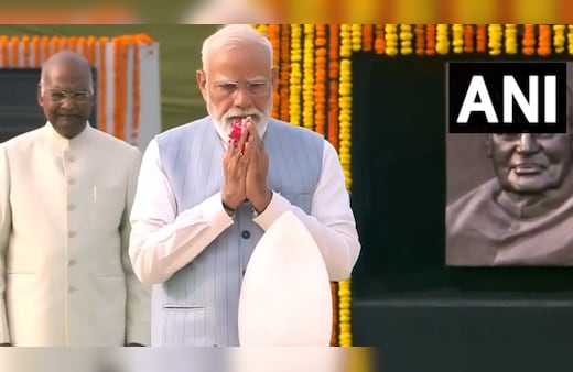 LIVE: पूर्व पीएम अटल बिहारी वाजपेयी की पुण्यतिथि पर PM मोदी, अम‍ित शाह ने दी श्रद्धांजलि