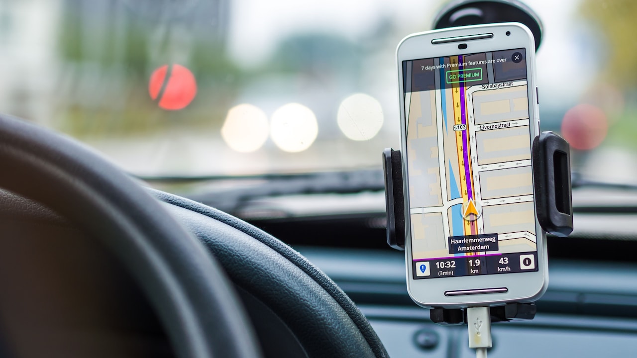 10 Phone-Mount Mistakes That Make Heavy Smartphones Wobble Or Fall 10 Phone-Mount Mistakes That Make Heavy Smartphones Wobble Or Fall
