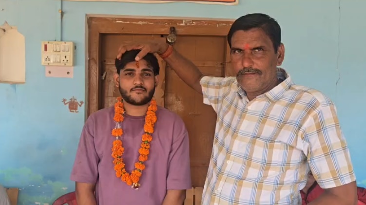 Success Story Surya Tiwari up farmer son clears 13 government jobs Success Story Surya Tiwari up farmer son clears 13 government jobs