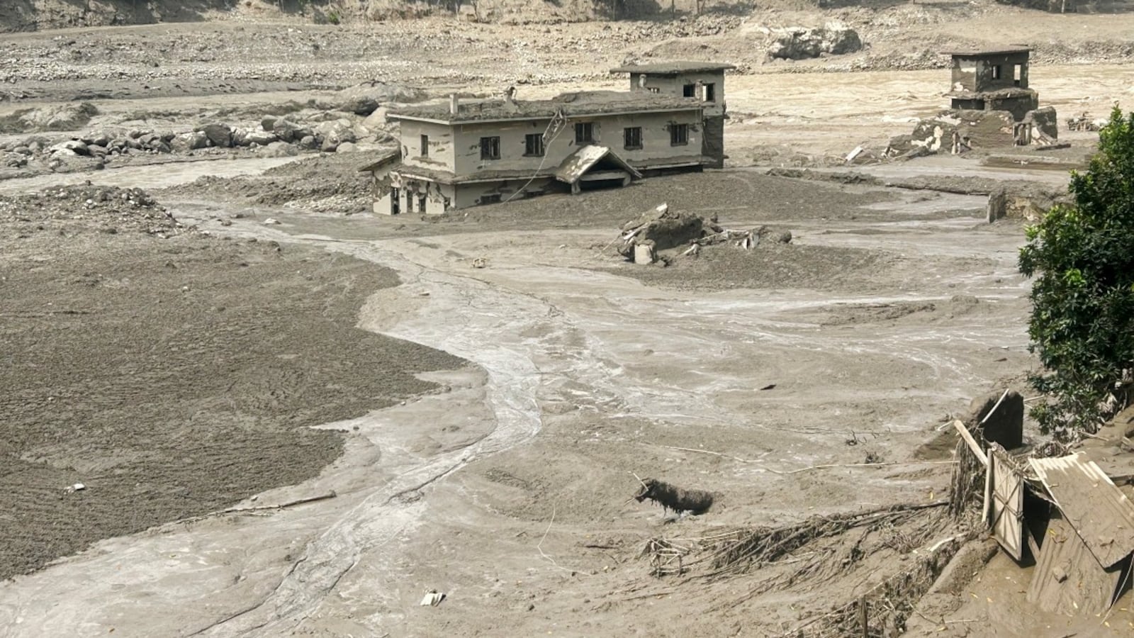 US Earthquake Monitor Clarifies Nepal “Quake” Was 'Powerful Landslide'