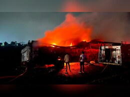 MP: देर रात बस में लगी भीषण आग, अफरा-तफरी के बीच खिड़कियां तोड़कर बाहर कूदे यात्री; बचाई जान