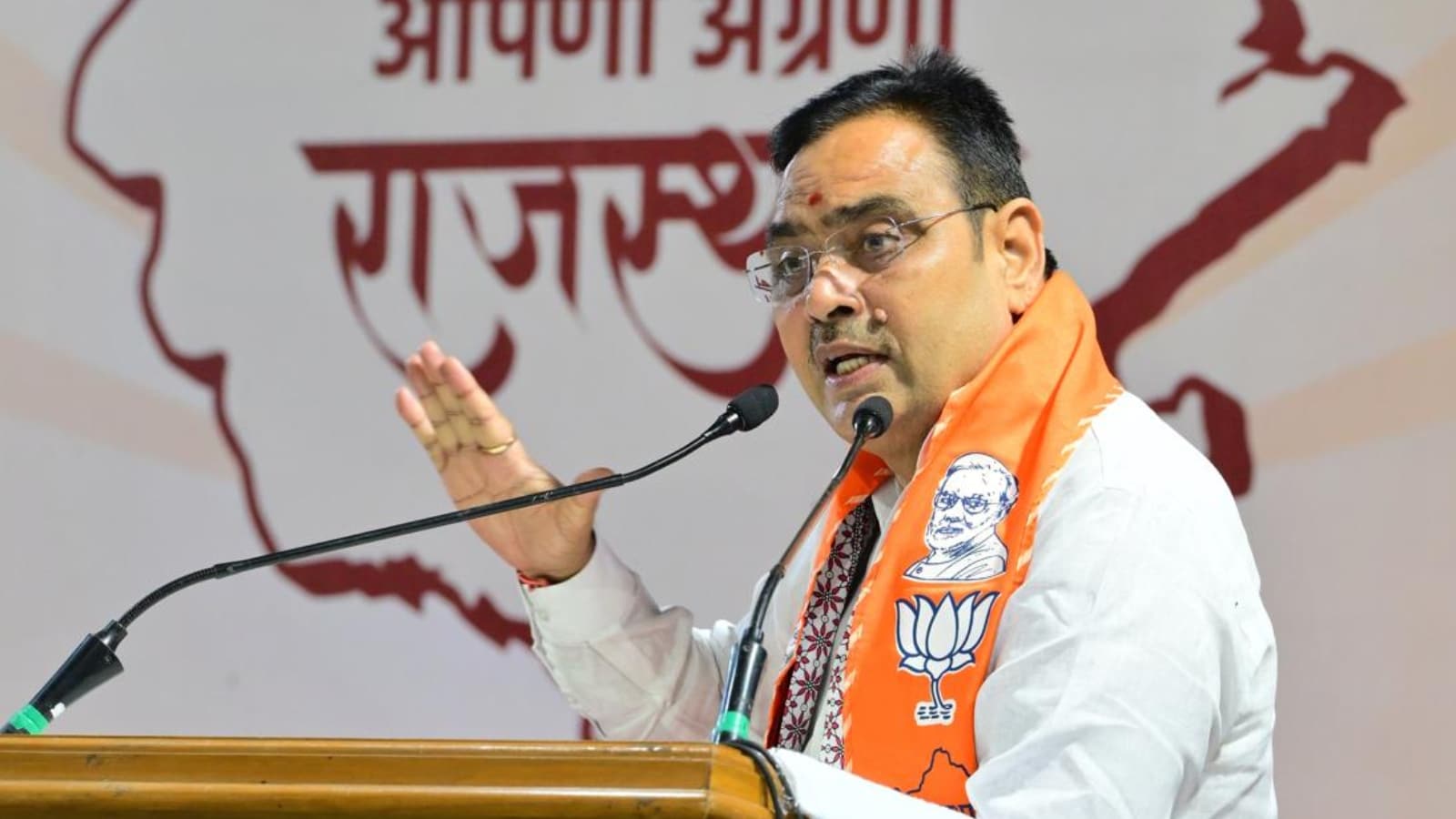 सीएम ने सरकार की उपलब्धियों को जनता के बीच ले जाने की अपील दी. सीएम ने सरकार की उपलब्धियों को जनता के बीच ले जाने की अपील दी.