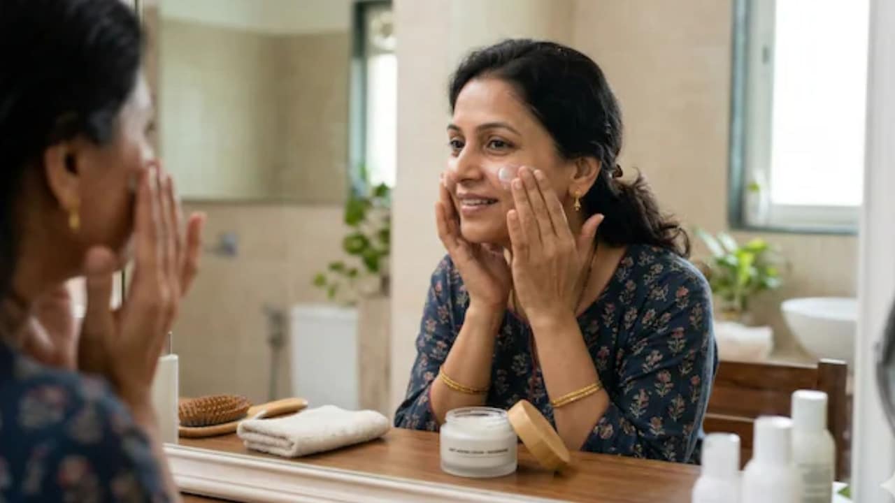चेहरे पर रूखापन बढ़ गया? एक्सपर्ट ने बताया स्किन बैरियर डैमेज में क्‍या करें