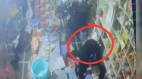चोरी के लिए दुकान में घुसा, 8 किलो चीनी भी ले गया चोर; 40 हजार रुपये का सामान भी किया पार