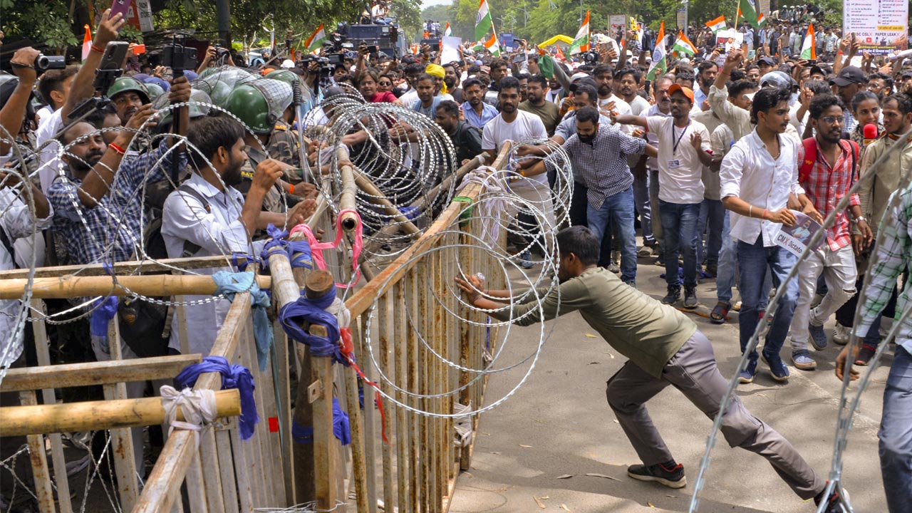 Jharkhand Protesters Lathi-Charged, Tear-Gassed, Ex-Exam Chief Arrested