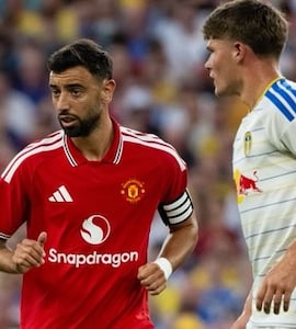 Watch: Pitch Invaders Take Selfies With Bruno Fernandes During Manchester United Friendly vs Leeds