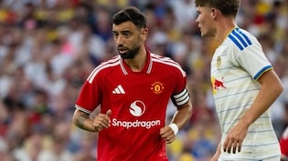 Watch: Pitch Invaders Take Selfies With Bruno Fernandes During Manchester United Friendly vs Leeds