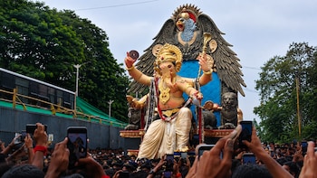 Mumbai's Iconic Chinchpokli Cha Chintamani Gets Tirupati-Inspired Makeover For 107th Year