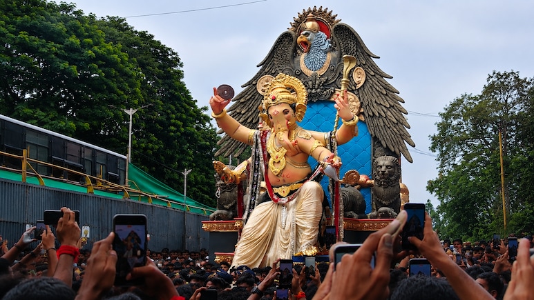 Mumbai's Iconic Chinchpokli Cha Chintamani Gets Tirupati-Inspired Makeover For 107th Year