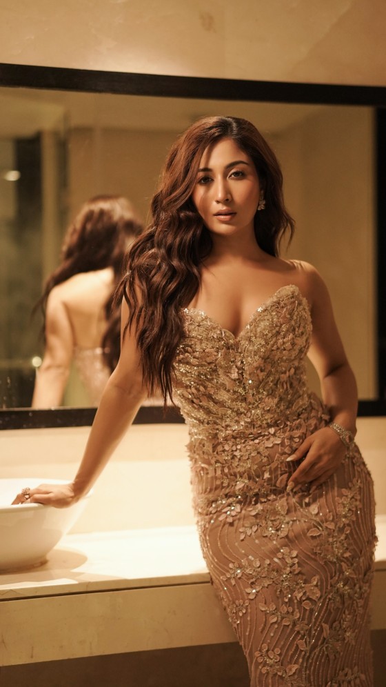 Shreya Kalra Glows In A Gilded Glam Look