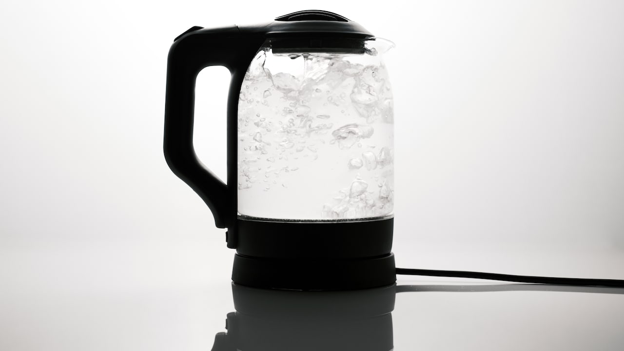 Is A Metallic Smell From A New Kettle Normal? 10 First-Use Myths Explained