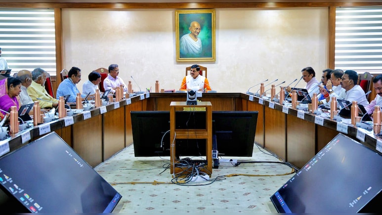 मोहन कैबिनेट के बड़े फैसले: एमपी में खुलेंगे 60 नए सांदीपनि स्कूल, किसानों के लिए कवच योजना की मंजूरी