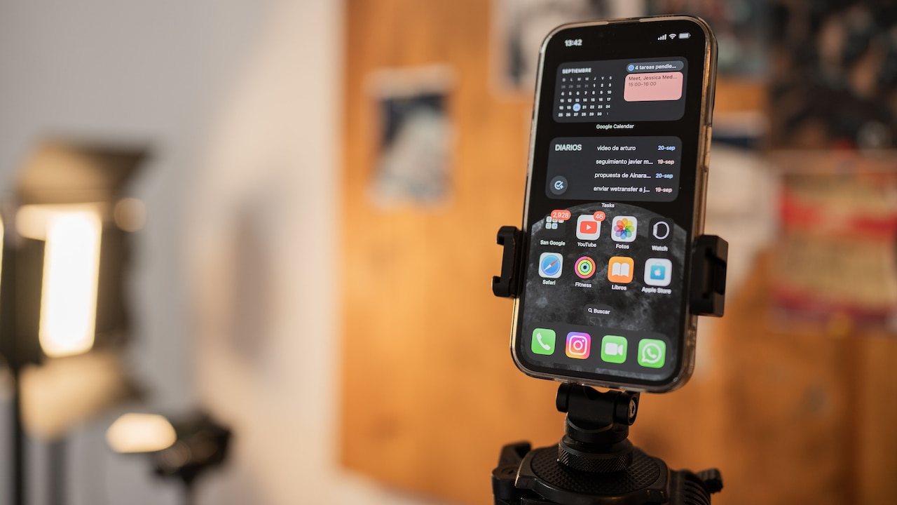 10 Phone-Mount Mistakes That Make Heavy Smartphones Wobble Or Fall 10 Phone-Mount Mistakes That Make Heavy Smartphones Wobble Or Fall