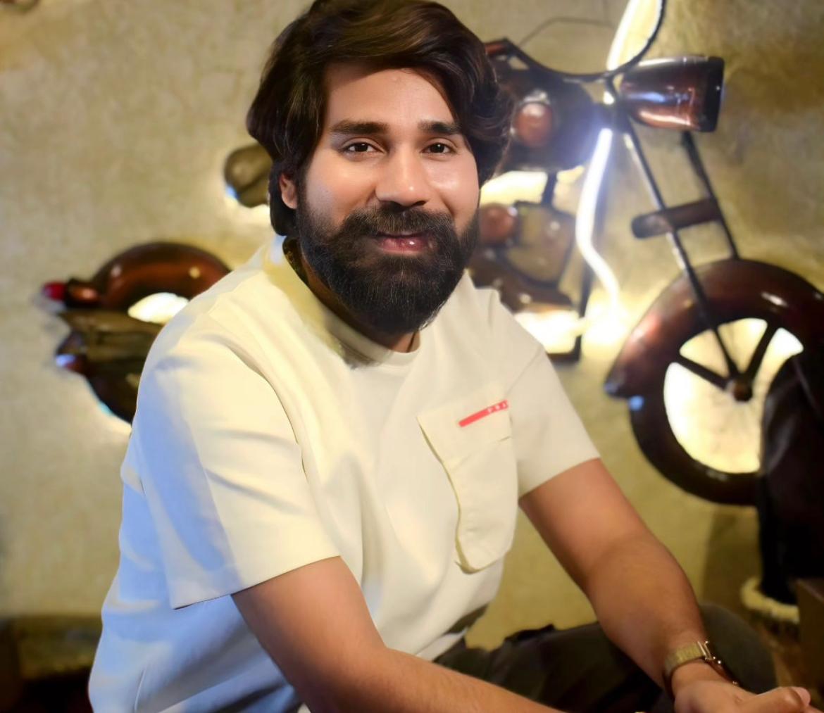 रोहित ने कई शहरों में अपना बिजनेस बढ़ा लिया था. रोहित ने कई शहरों में अपना बिजनेस बढ़ा लिया था.