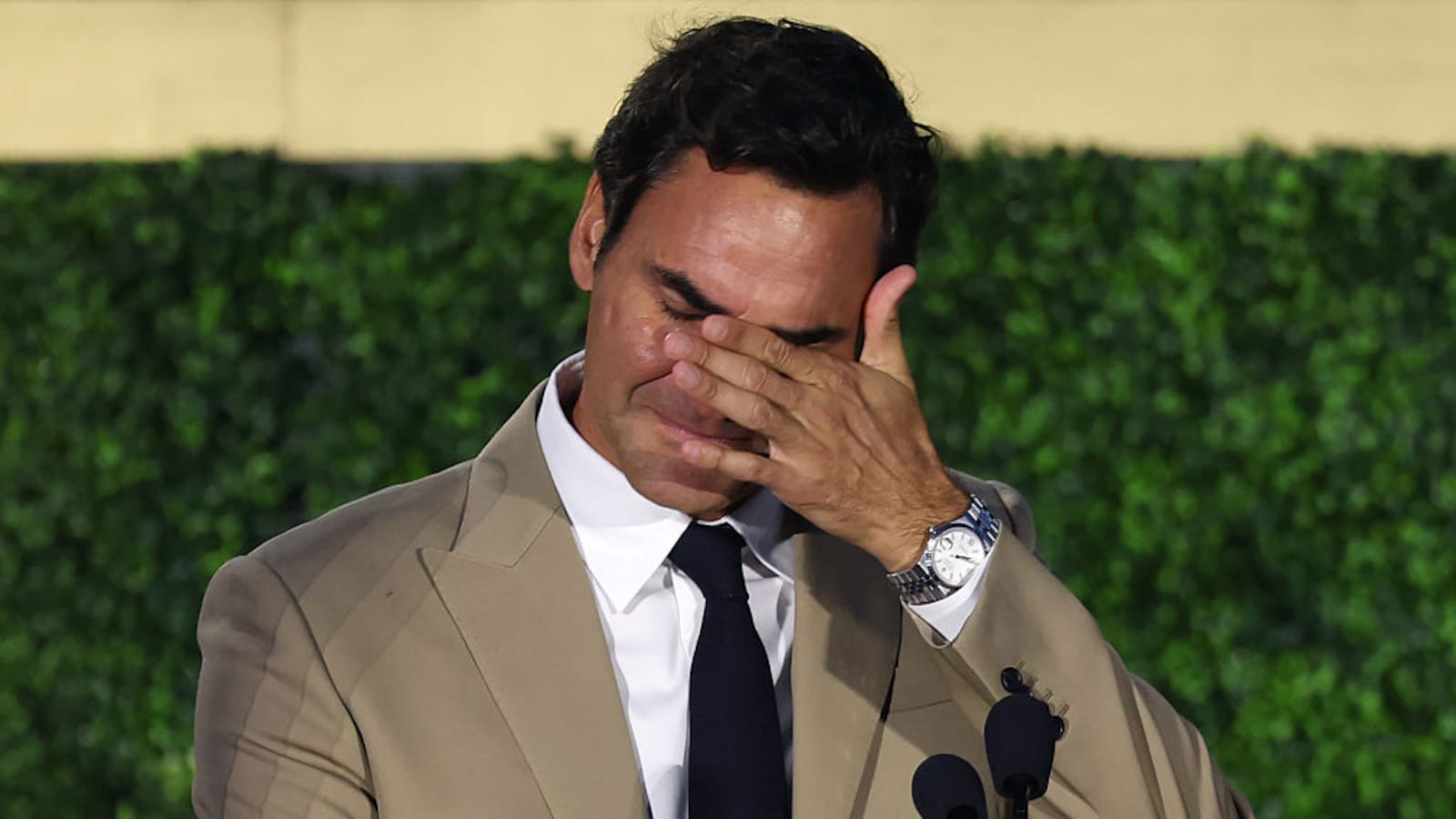 "This Is Such A Mess": Tearful Roger Federer Breaks Down During Tennis Hall Of Fame Speech