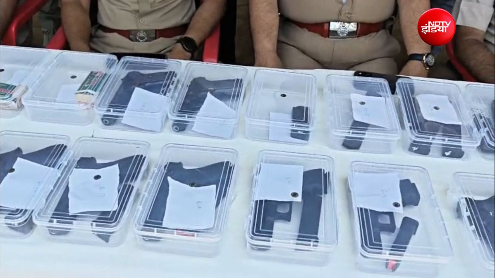 11 ऑटोमेटिक हथियार बरामद किए गए