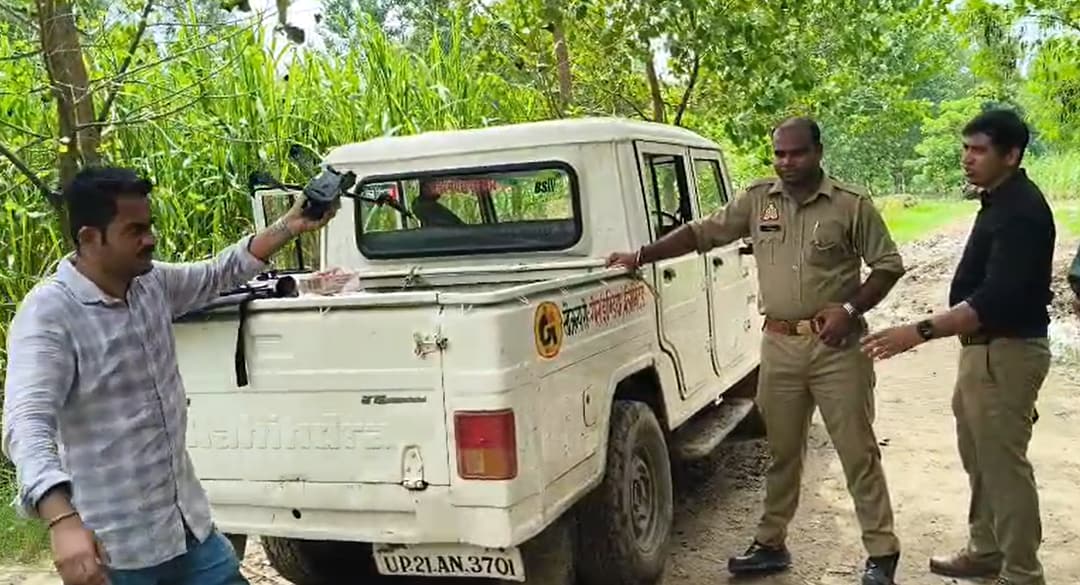 मुरादाबाद में तेंदुए की तलाश के लिए ड्रोन कैमरे की भी मदद ली जा रही है. मुरादाबाद में तेंदुए की तलाश के लिए ड्रोन कैमरे की भी मदद ली जा रही है.