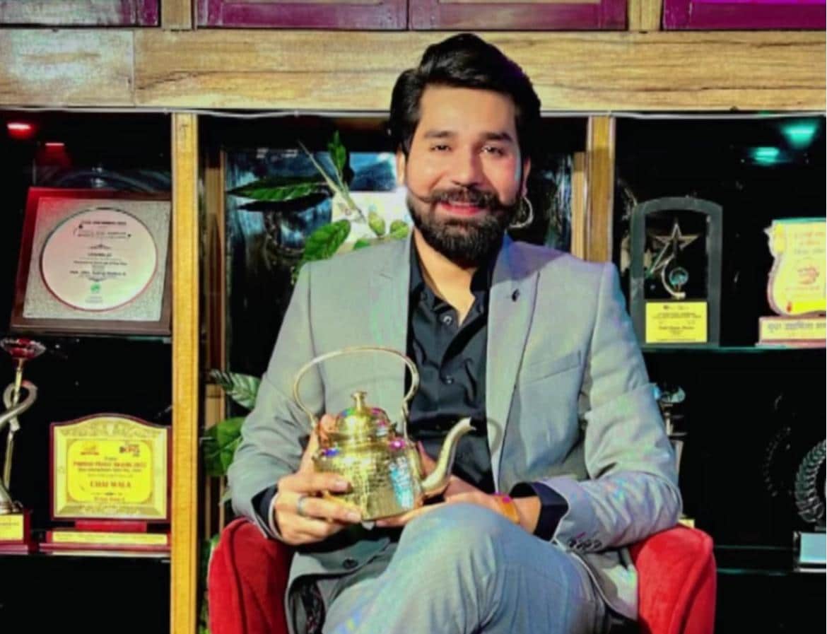 रोहित ने कम उम्र में ही बिजनेस की शुरुआत कर दी थी. रोहित ने कम उम्र में ही बिजनेस की शुरुआत कर दी थी.