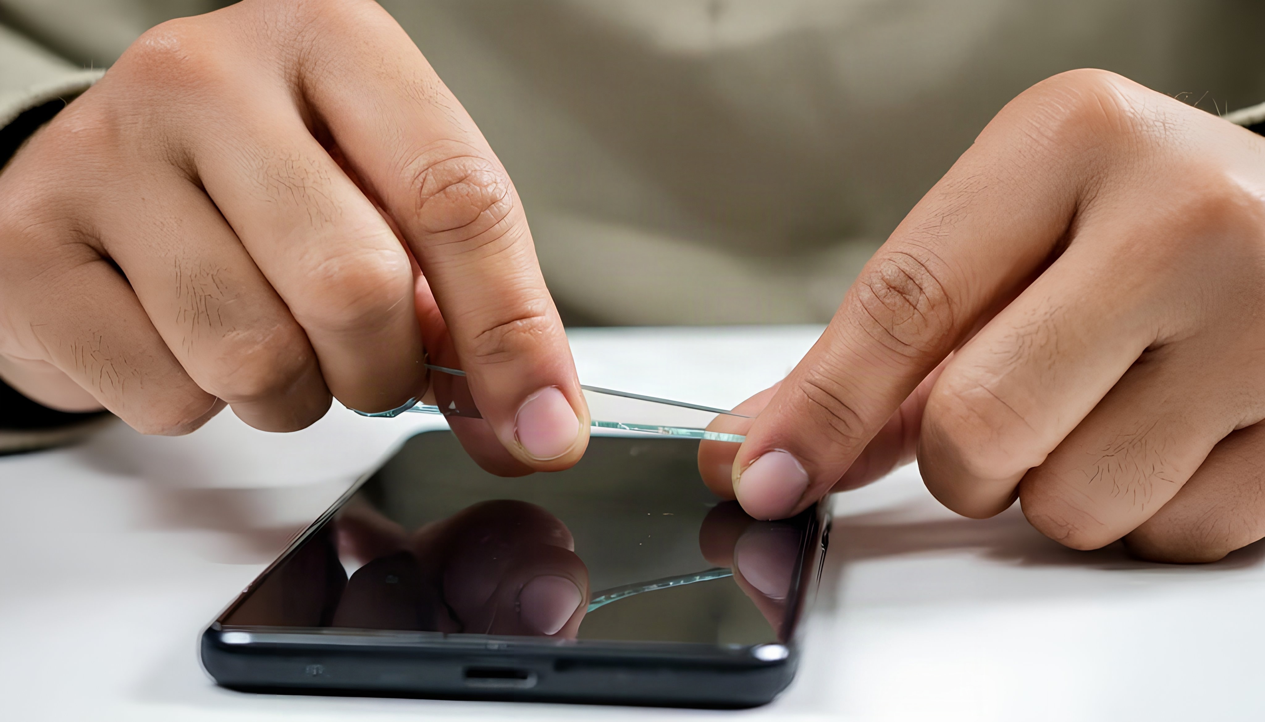 Tempered Glass Vs Screen Guard: Which Protects Better In Daily Use Tempered Glass Vs Screen Guard: Which Protects Better In Daily Use