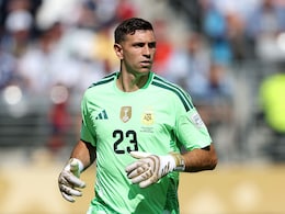 Chelsea Sign Argentina Goalkeeper Emiliano Martinez From Aston Villa