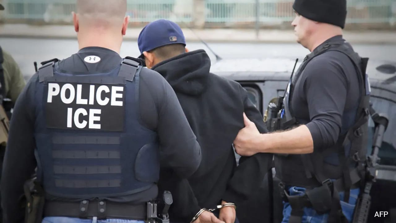 US Immigration Officers May Get Gloves That Deliver Painful Electric Shocks: Report