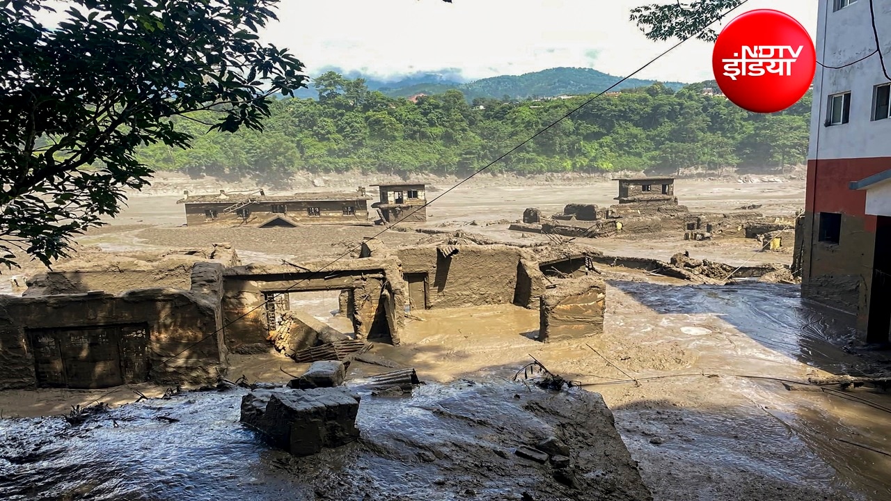 Nepal Flood : नेपाल में बाढ़ का दृश्य
