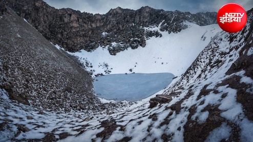 Roopkund Lake Trek: दिल्ली से रूपकुंड जाने का है प्लान? जानें कितनी दूर है कंकाल झील और कितने दिन का है ट्रैक