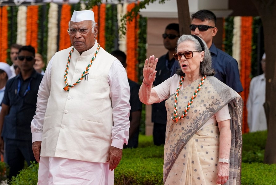 Sonia Gandhi and Congress chief Mallikarjun Kharge during the 80th Independence Day celebrations at AICC headquarters