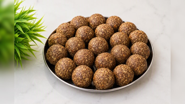 आज क्या बनाऊं: सर्दी-जुकाम से लेकर कमर दर्द तक में फायदेमंद हैं शुगर फ्री अलसी के लड्डू, नोट करें रेसिपी