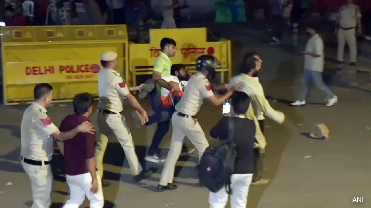 Delhi Police Detain Anti-Reservation Protesters At Jantar Mantar