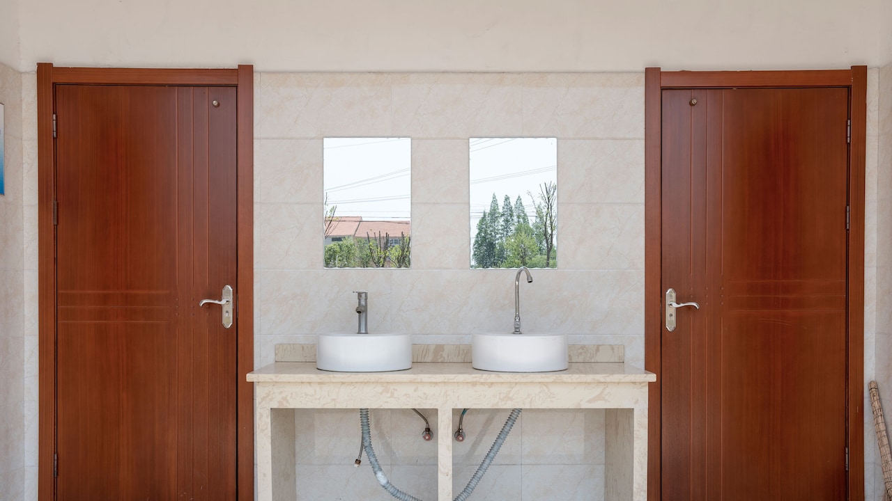 Why Do Mirror Edges Turn Black? 10 Moisture And Cleaning Myths Explained Why Do Mirror Edges Turn Black? 10 Moisture And Cleaning Myths Explained