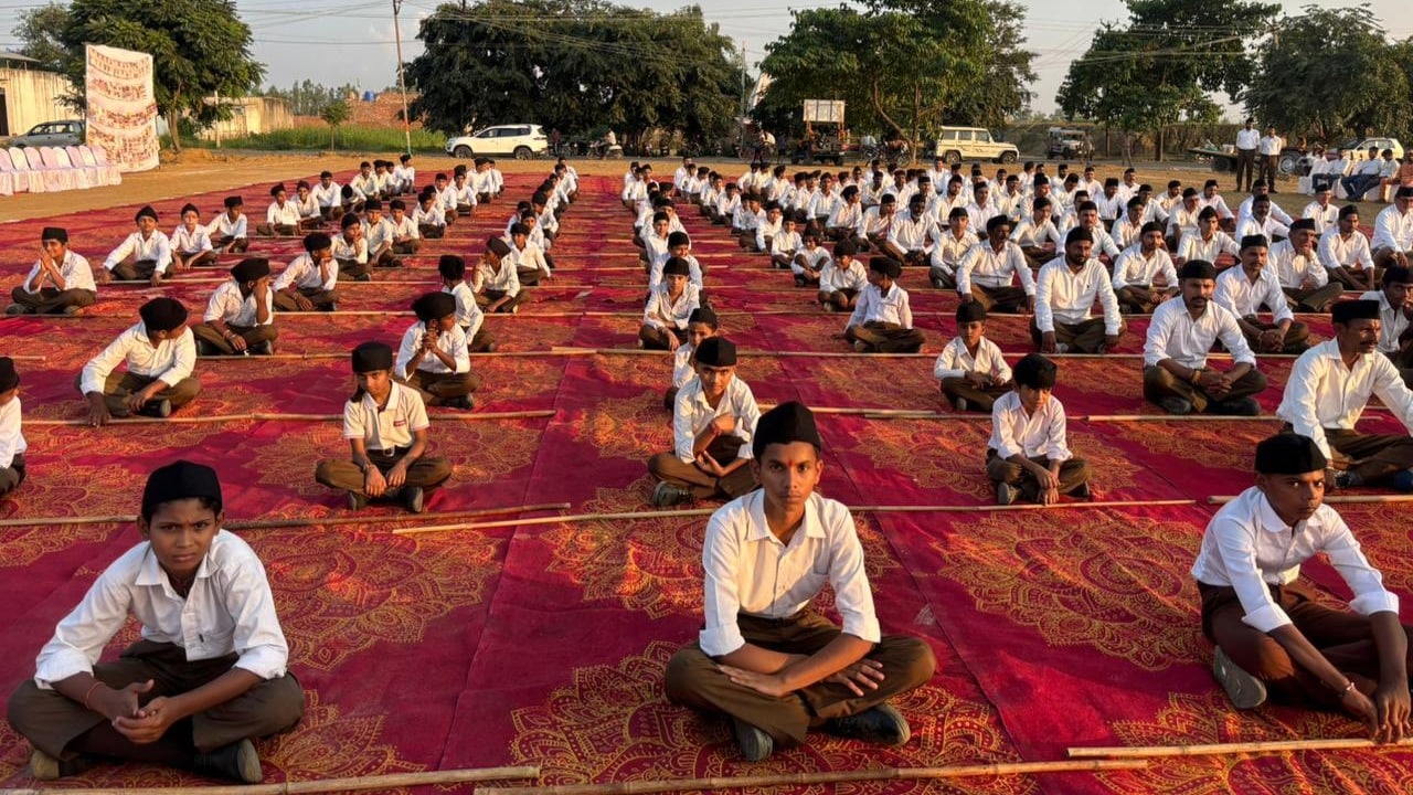 इस समय शाखाओं की संख्या 83,129 से बढ़कर 88,949 और स्थानों की संख्या 51,740 से बढ़कर 55,683 हो गई है. इस समय शाखाओं की संख्या 83,129 से बढ़कर 88,949 और स्थानों की संख्या 51,740 से बढ़कर 55,683 हो गई है.