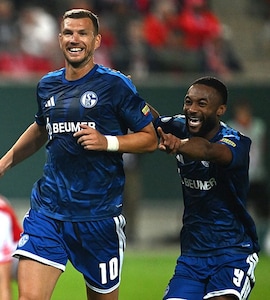 Edin Dzeko Shines As Schalke Survive Scare In German Cup
