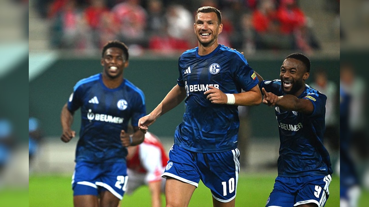 Edin Dzeko Shines As Schalke Survive Scare In German Cup